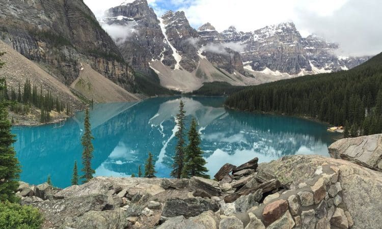 The houses of the city were all made of glass, so clear